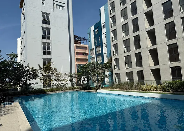 Regal 40 Srinakarin Apartment *